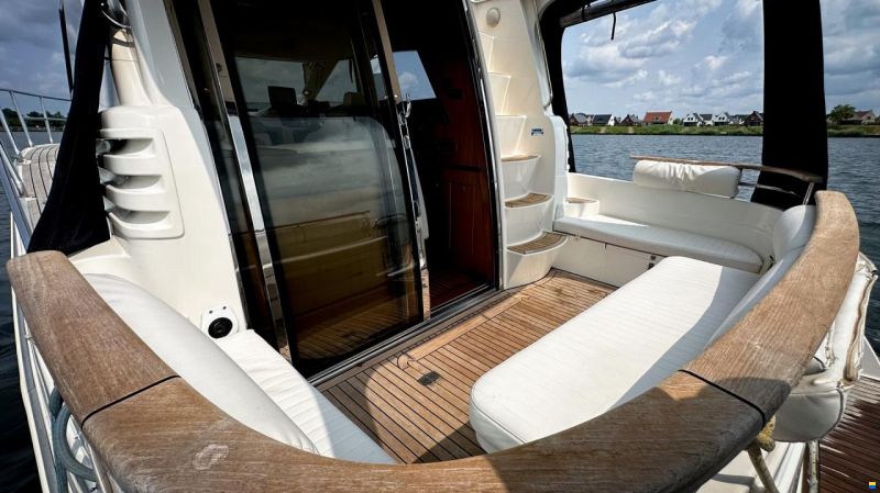 Galeon 330 Fly