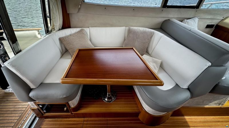 Galeon 330 Fly