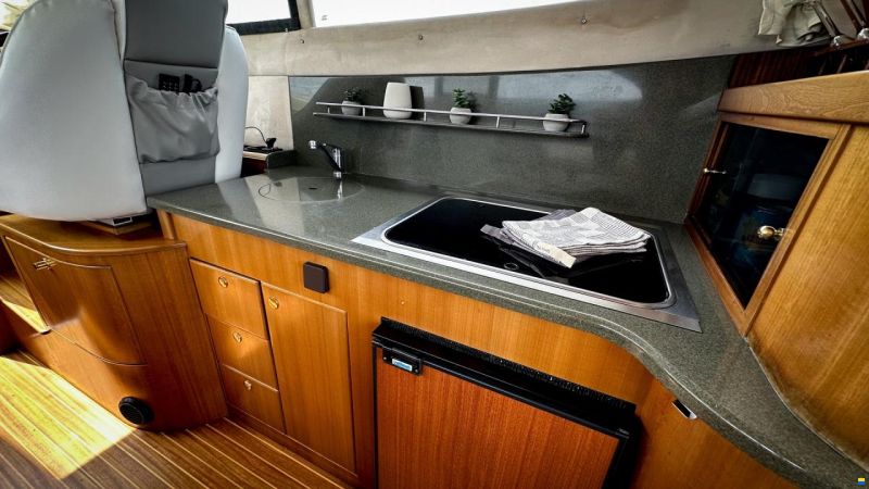 Galeon 330 Fly