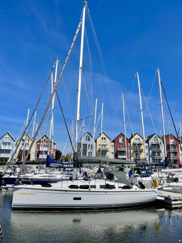 Hanse Yachts AG 348
