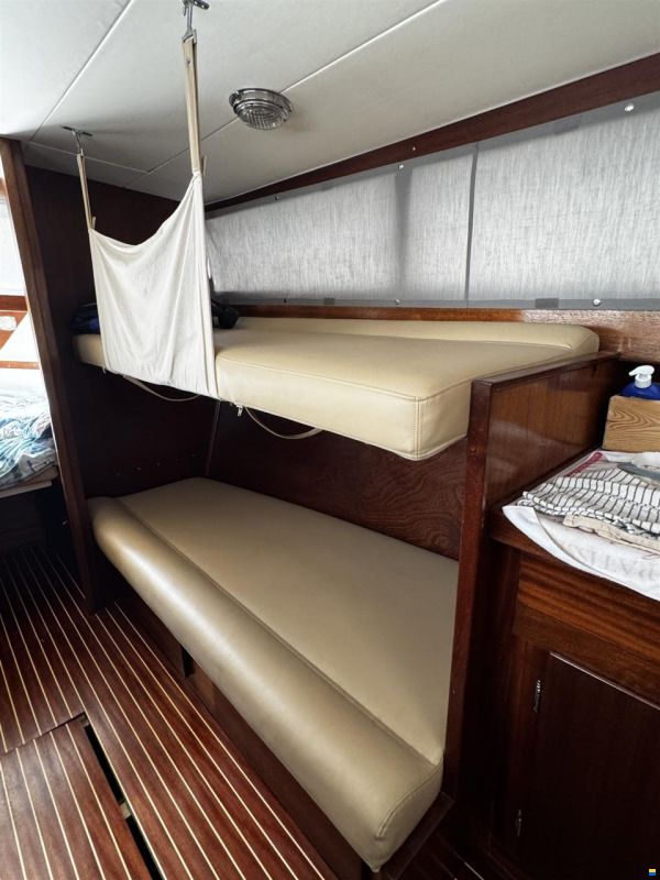 Chris Craft 31 COMMANDER