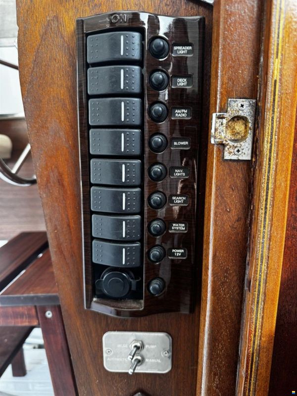Chris Craft 31 COMMANDER