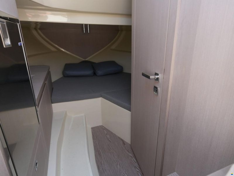 Invictus 270 CX