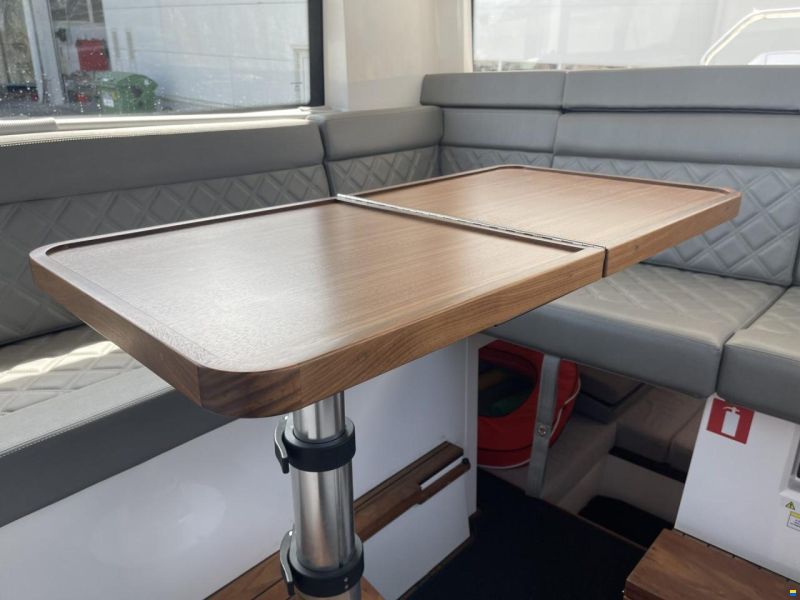 Axopar 37 Cross Cabin