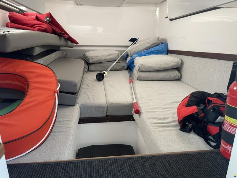 Axopar 37 Cross Cabin