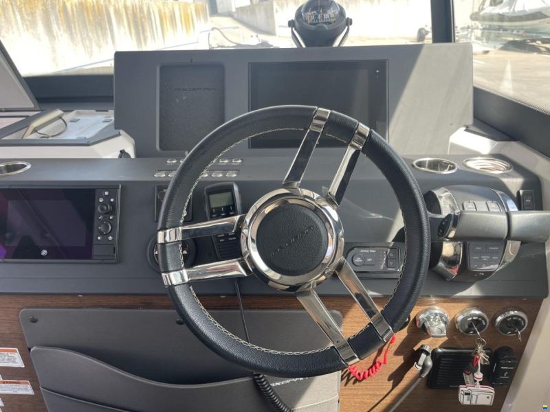 Axopar 37 Cross Cabin