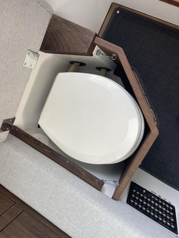 Axopar 37 Cross Cabin