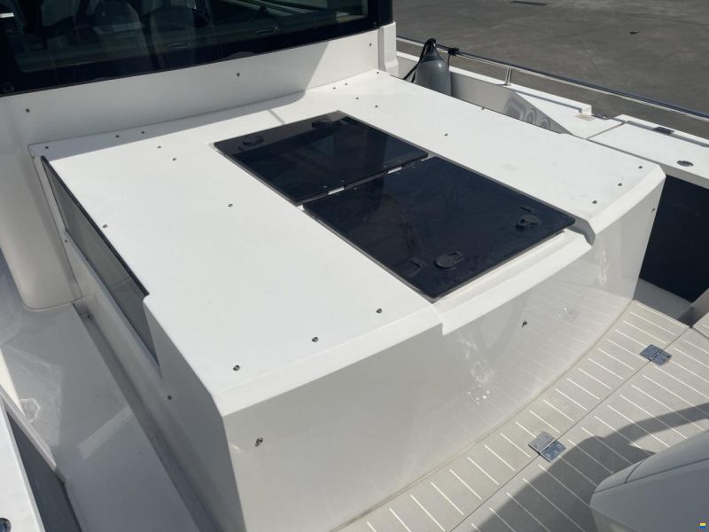 Axopar 37 Cross Cabin
