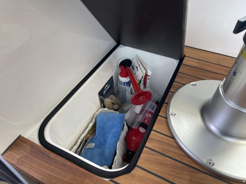 Axopar 37 Cross Cabin