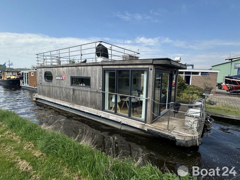 Lotus Houseboats Lotus Houseboats 0