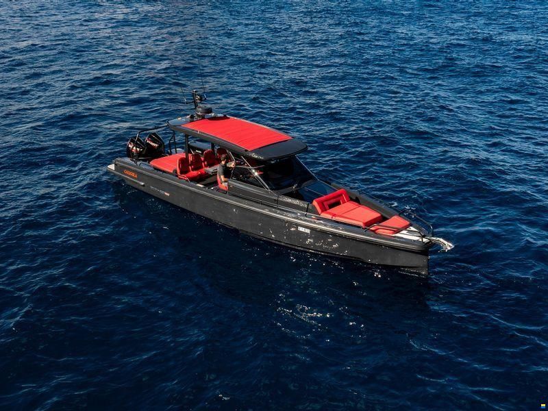 Brabus Marine Shadow 900