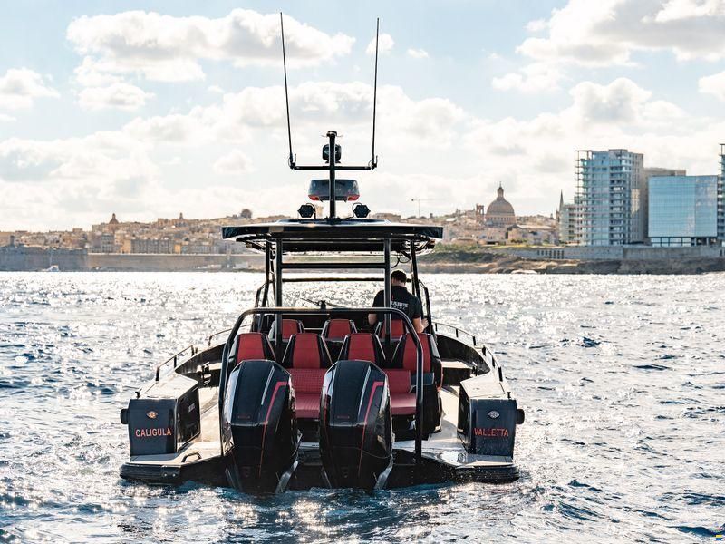 Brabus Marine Shadow 900