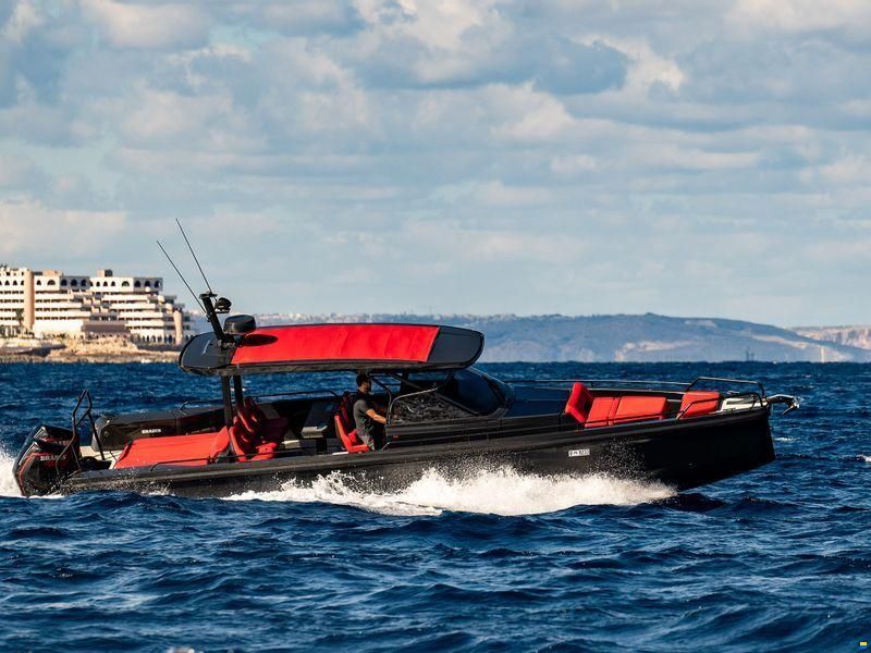 Brabus Marine Shadow 900