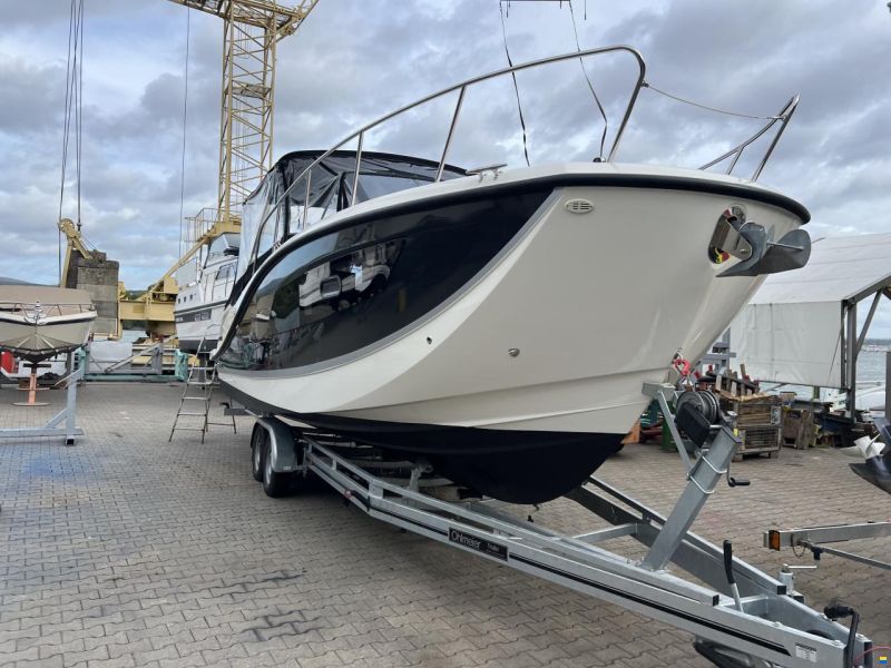 Quicksilver Sundeck 875