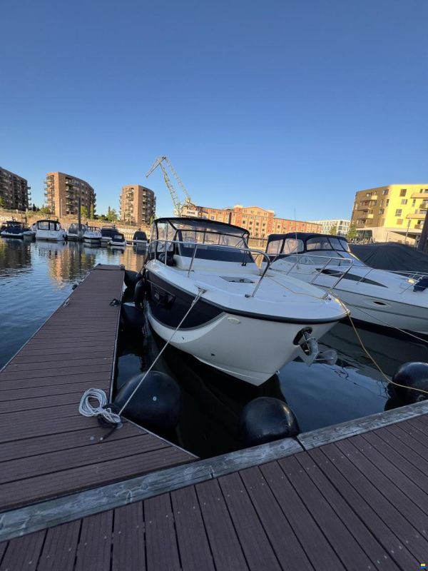 Quicksilver Sundeck 875