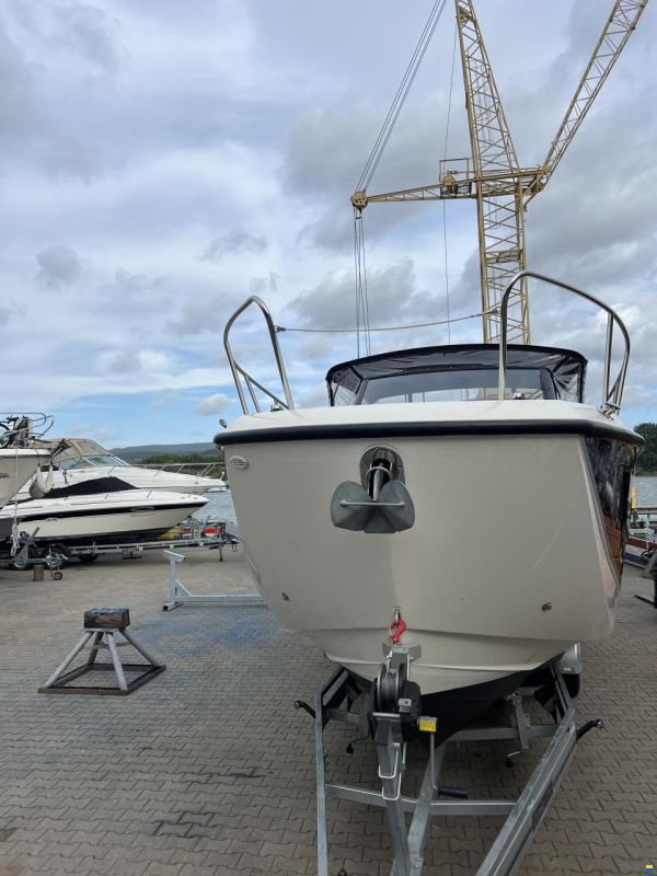 Quicksilver Sundeck 875