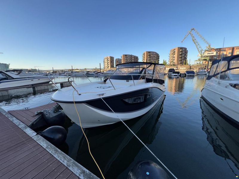 Quicksilver Sundeck 875