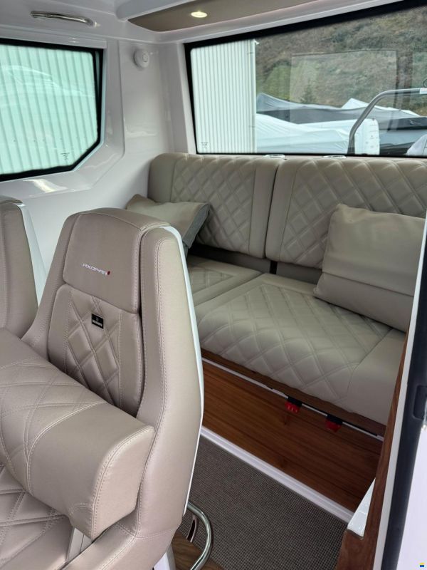Axopar 28 Cabin