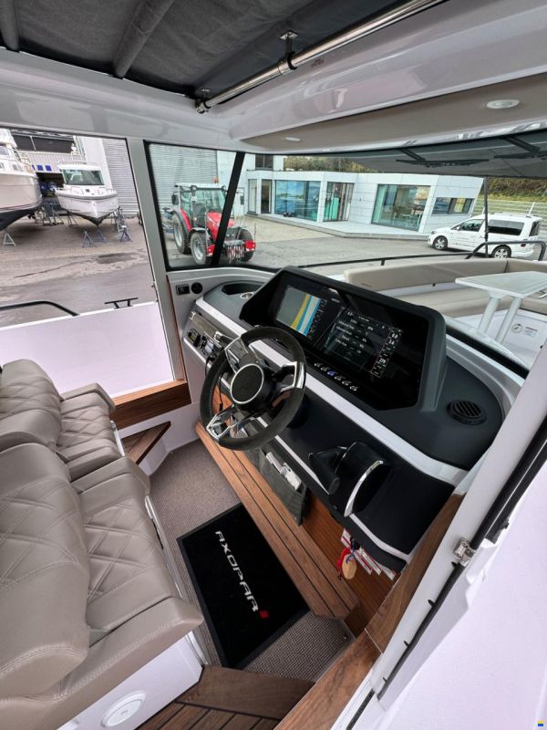 Axopar 28 Cabin