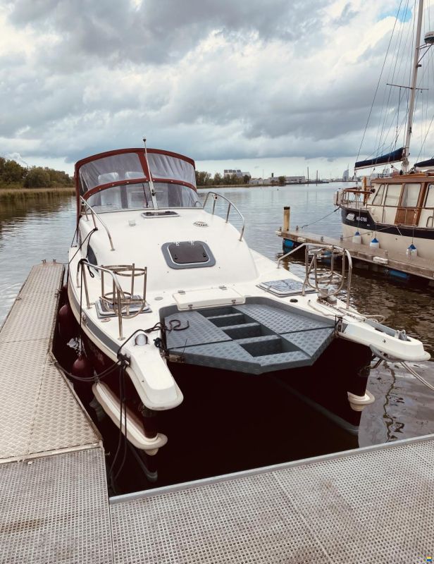 Bond Yachts Motorcat, MC30