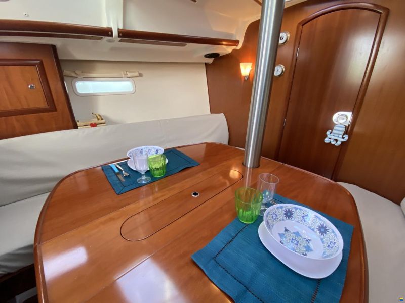 Beneteau Oceanis Clipper 323