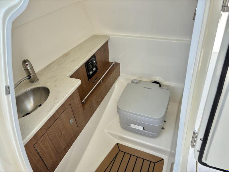 Boston Whaler 270 Vantage