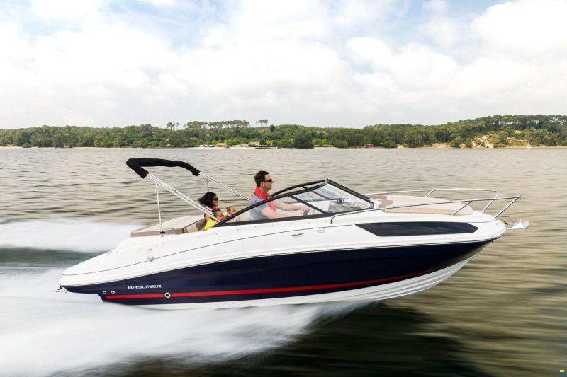 Bayliner VR5 CUDDY