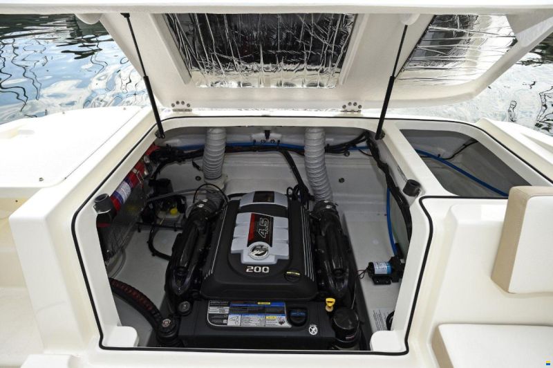 Bayliner VR5 CUDDY
