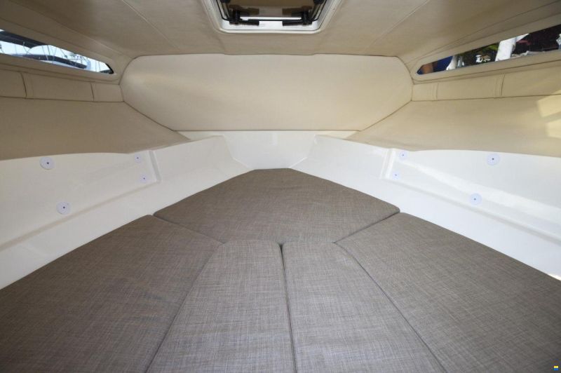 Bayliner VR5 CUDDY