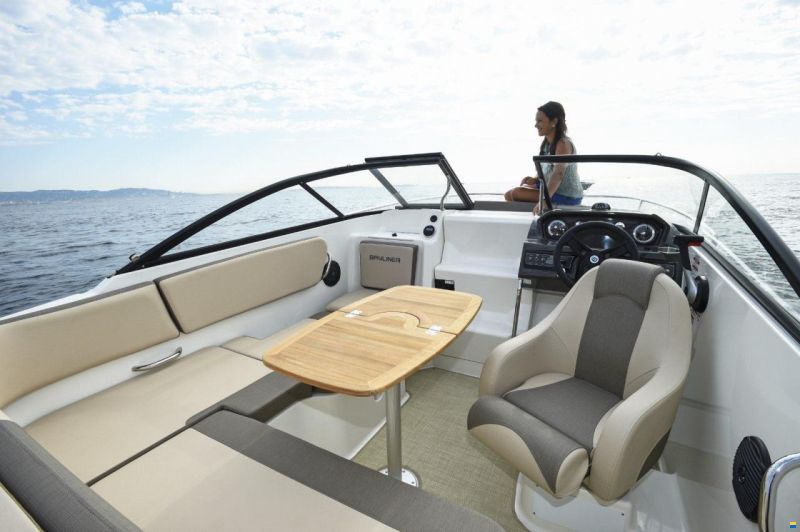Bayliner VR5 CUDDY