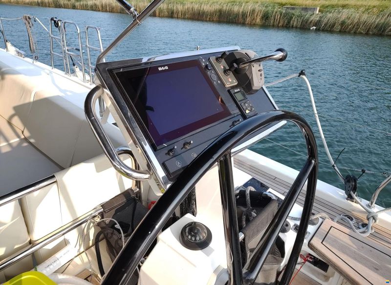 Beneteau Oceanis Yacht 62