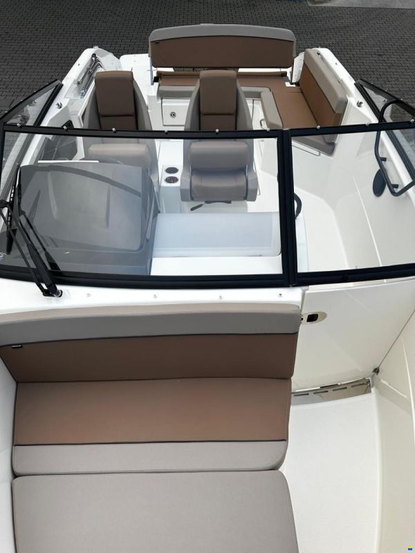 Quicksilver Activ 675 Bowrider