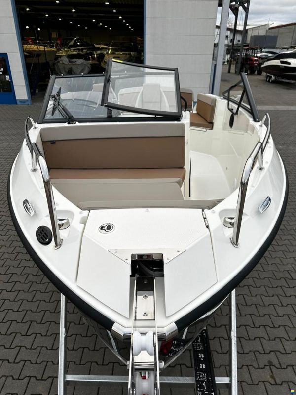 Quicksilver Activ 675 Bowrider