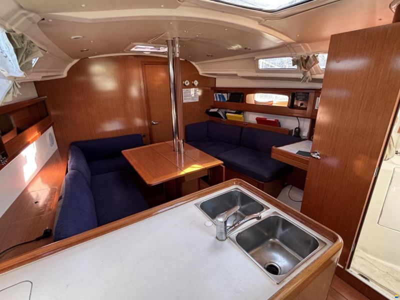 Beneteau Oceanis 37