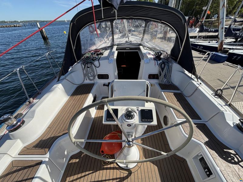 Beneteau Oceanis 37