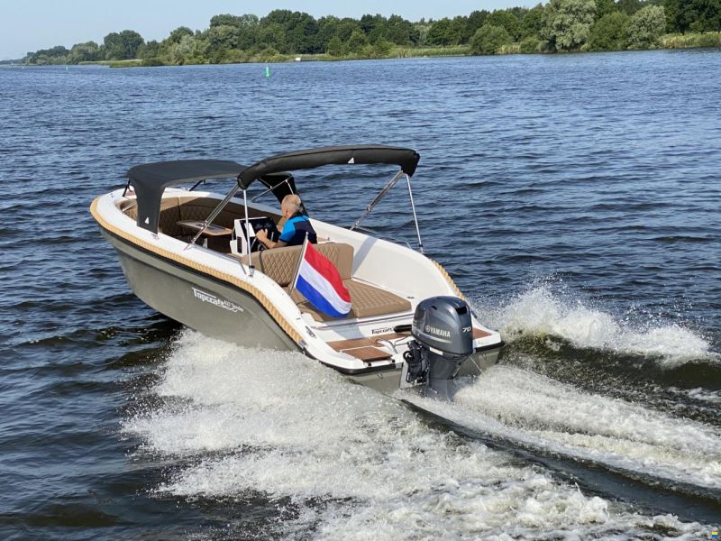 Topcraft 627 Tender