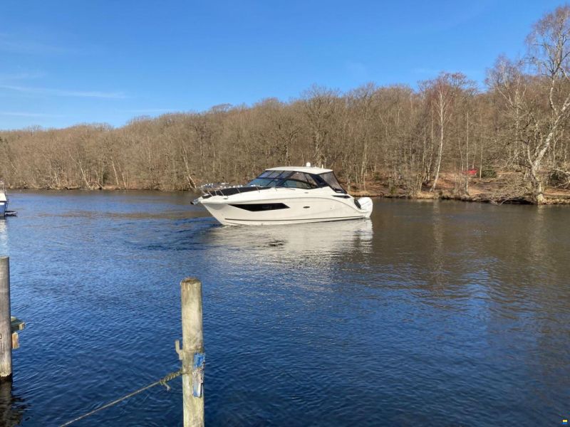 SeaRay 320 Sundancer