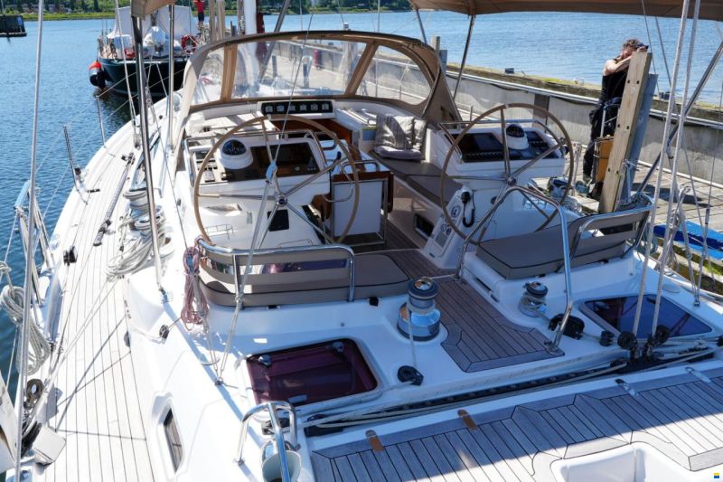 Oyster 575