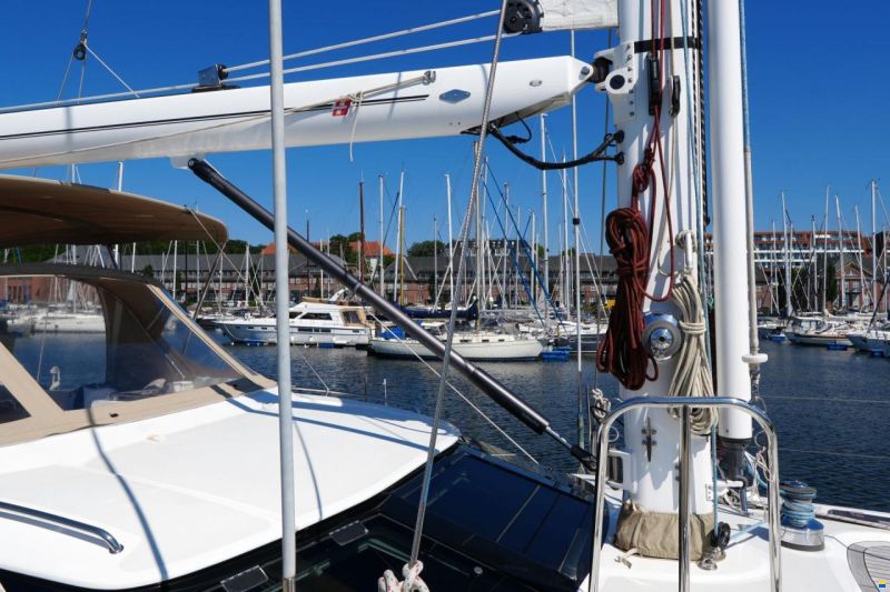 Oyster 575
