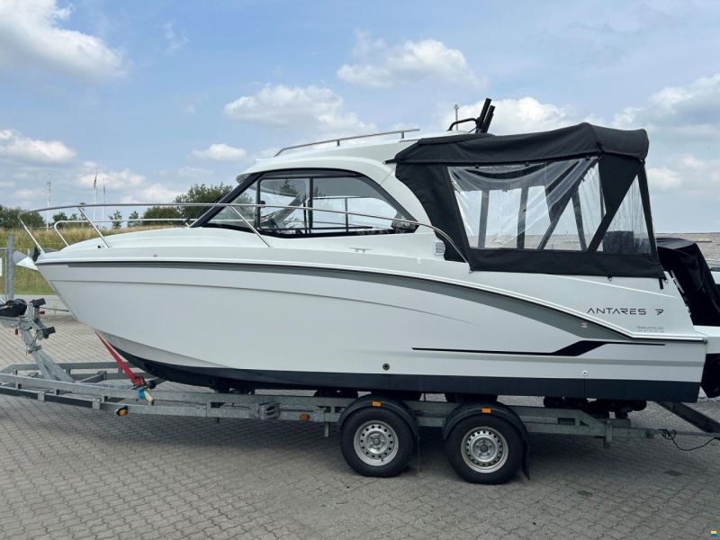 Beneteau Antares 7