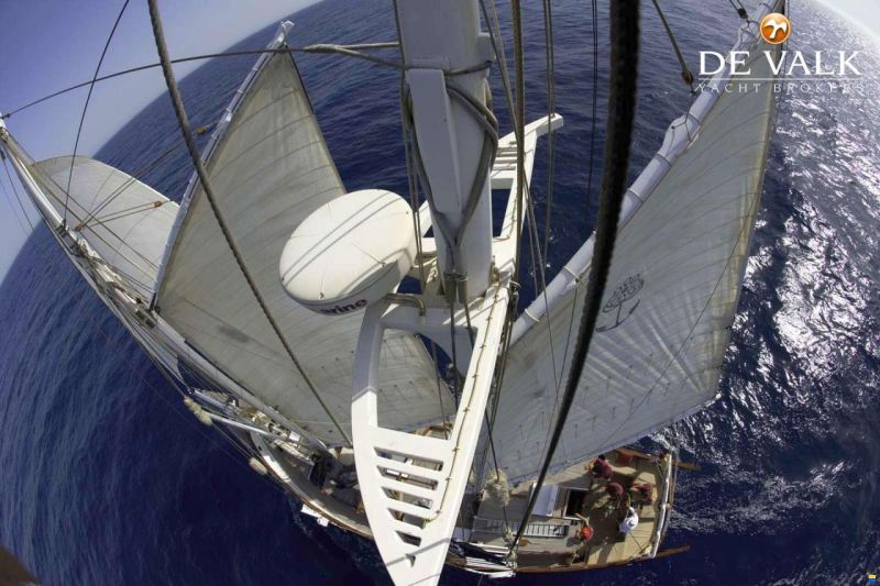 Schooner Sitting Bull 19.80