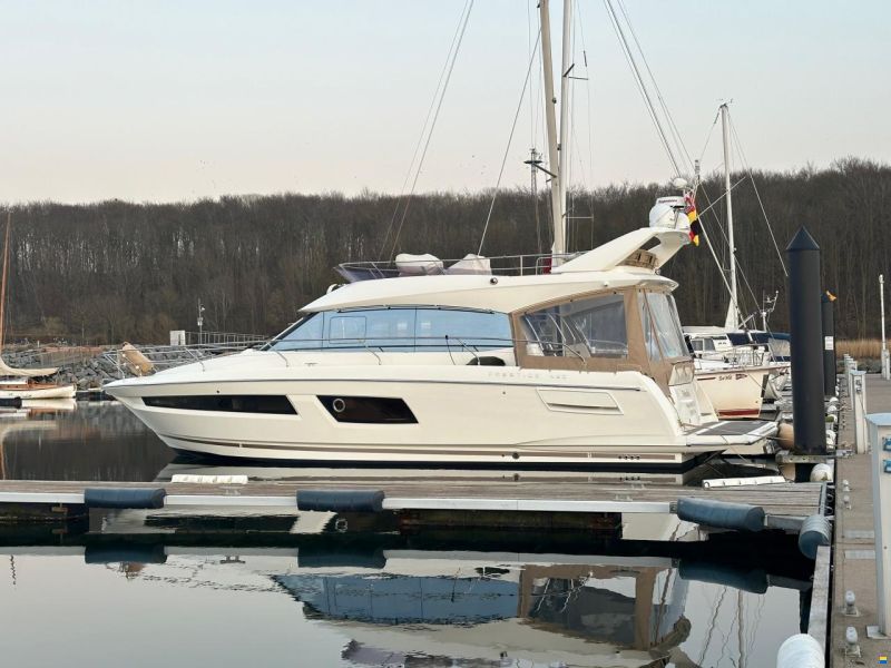 Prestige 450 F Flybridge IPS 600