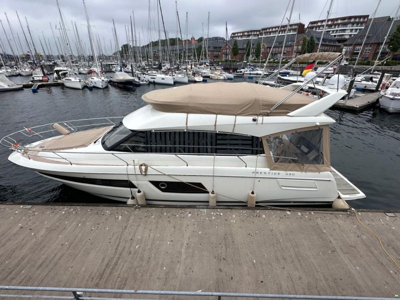 Prestige 450 F Flybridge IPS 600