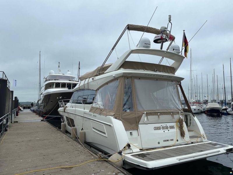 Prestige 450 F Flybridge IPS 600