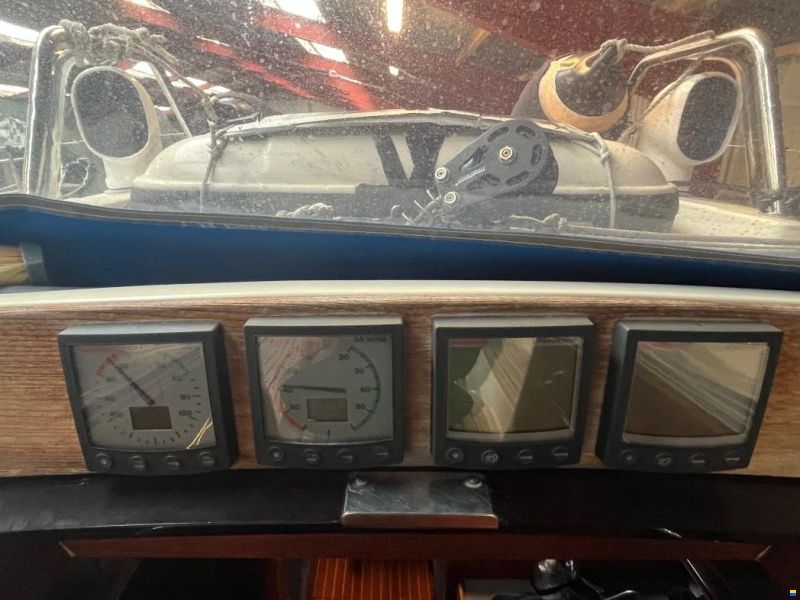 Sweden Yachts 390
