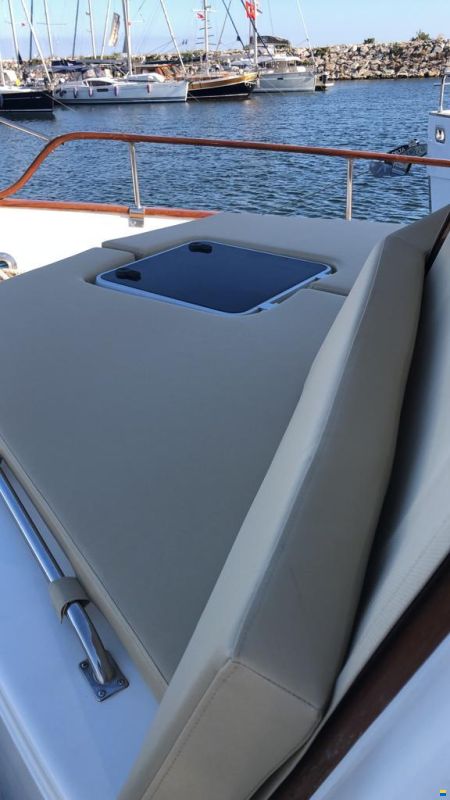 Grand Banks 42