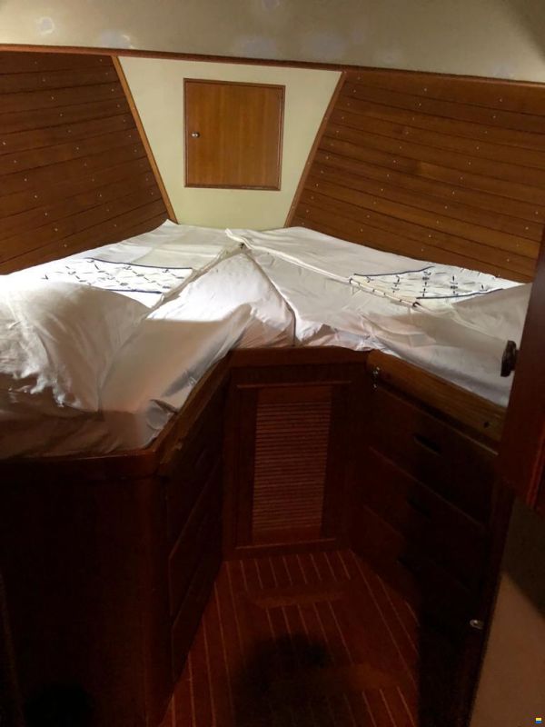 Grand Banks 42