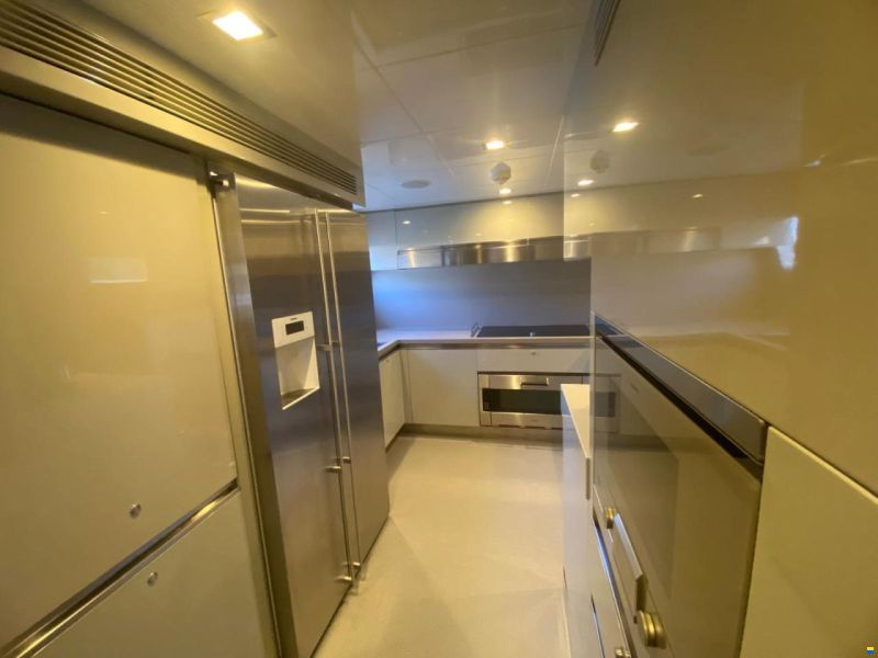 Ferretti Custom Line 100