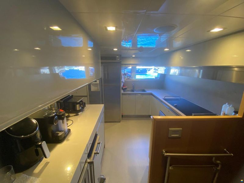 Ferretti Custom Line 100