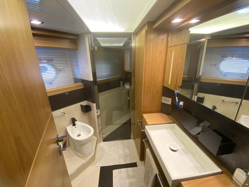 Ferretti Custom Line 100